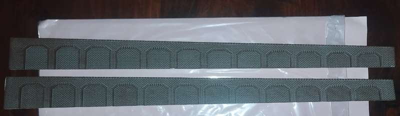 Set of Sloped Brickwork Embankment Retaining Walls - N Scale