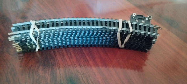 Lima 10 x 36 Degree Curve Rails Including Power Rail - HO