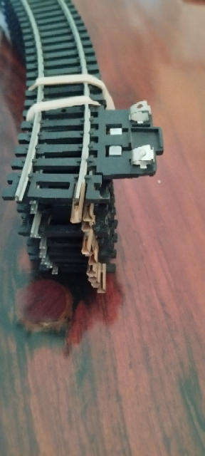 Lima 10 x 36 Degree Curve Rails Including Power Rail - HO
