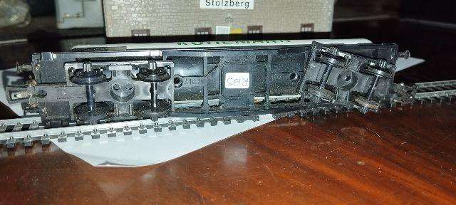 Lima SNCF Long Tanker with Bogies - Kulhmann - HO Scale