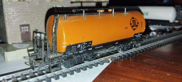 Piko DR Bogie Petrol Tanker - HO Scale
