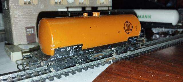 Piko DR Bogie Petrol Tanker - HO Scale