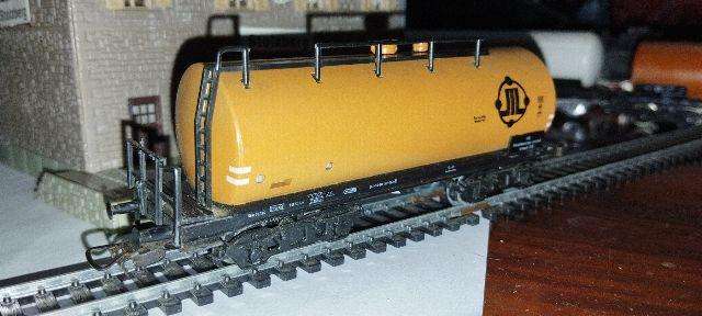 Piko DR Bogie Petrol Tanker - HO Scale