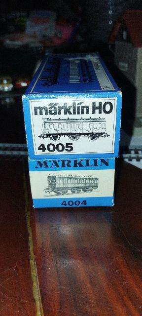 Märklin Set of 2 DR Three Axle 2nd Class Coaches - HO Scale