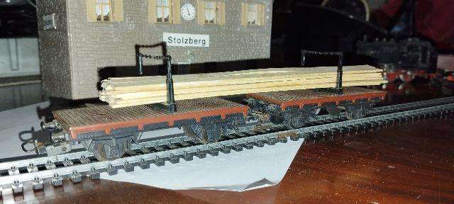 Lima Bolster Wagon Set with Wood Load - HO Scale