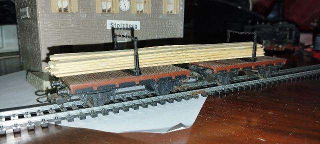 Lima Bolster Wagon Set with Wood Load - HO Scale