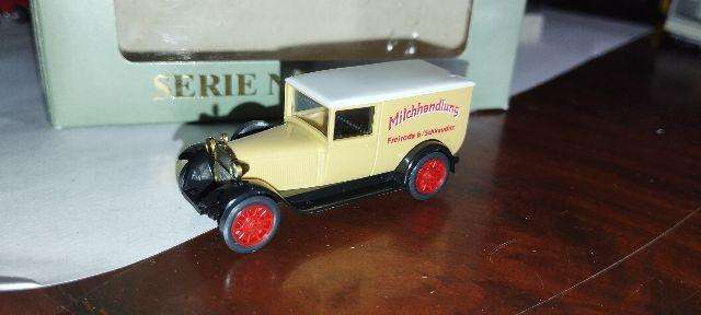 Roskopf Mercedes Benz L1000 Oldtimer Milk Van - 1/87 Scale