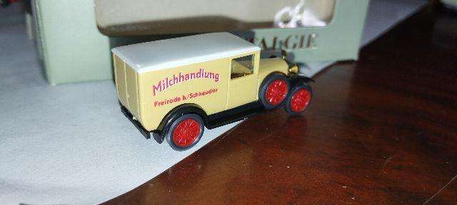 Roskopf Mercedes Benz L1000 Oldtimer Milk Van - 1/87 Scale