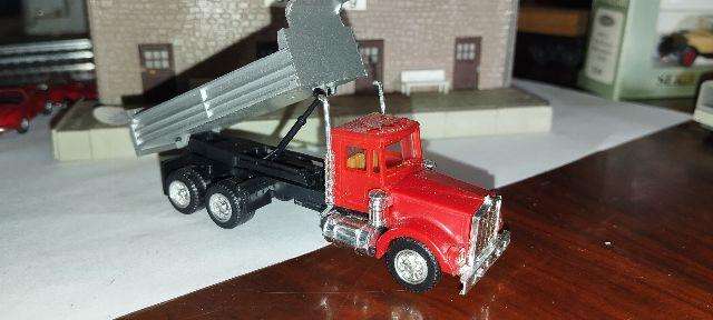 Herpa Peterbilt Tip Truck - 1/87 Scale