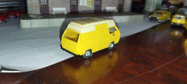 Wiking Volkswagen T3 High Roof Transporter - Deutsche Post - 1/87 Scale