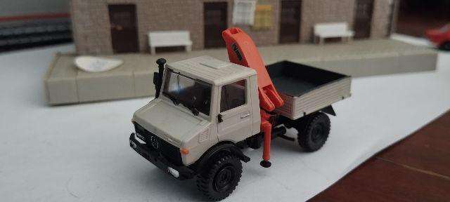 Roco Mercedes Benz Unimog with Loading Crane - 1/87 Scale