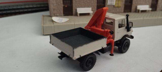 Roco Mercedes Benz Unimog with Loading Crane - 1/87 Scale