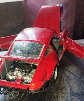 Bburago Porsche 911 - 1/24 Scale - Made in Italy - Scrap or Restore