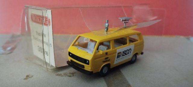 Wiking Volkswagen T3 Kombi with Telecoms Antenna -  1/87 Scale