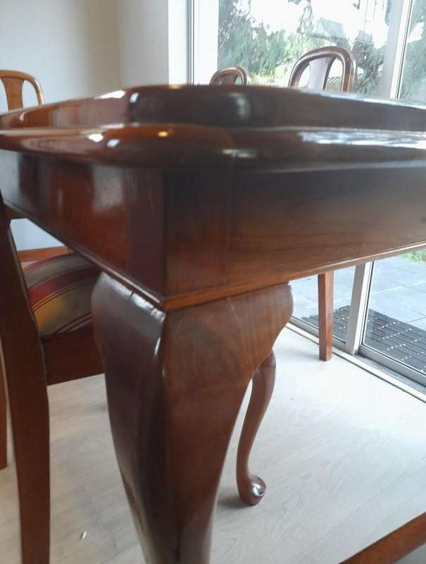 Vintage Mahogany Dining room table and 6 chairs