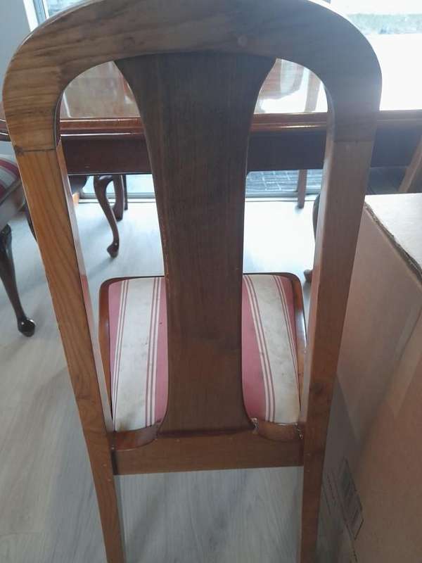 Vintage Mahogany Dining room table and 6 chairs