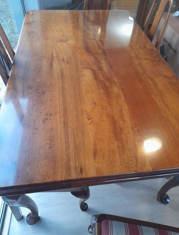Vintage Mahogany Dining room table and 6 chairs