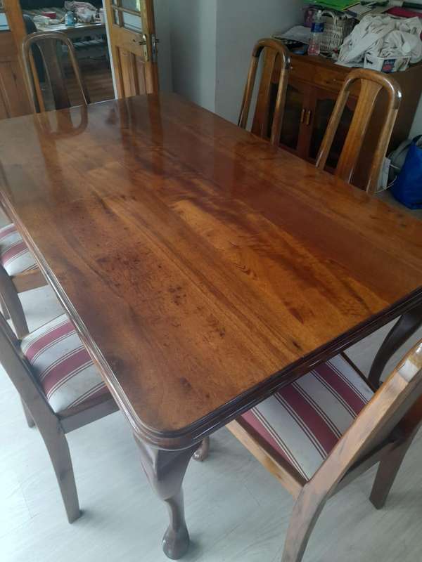 Vintage Mahogany Dining room table and 6 chairs
