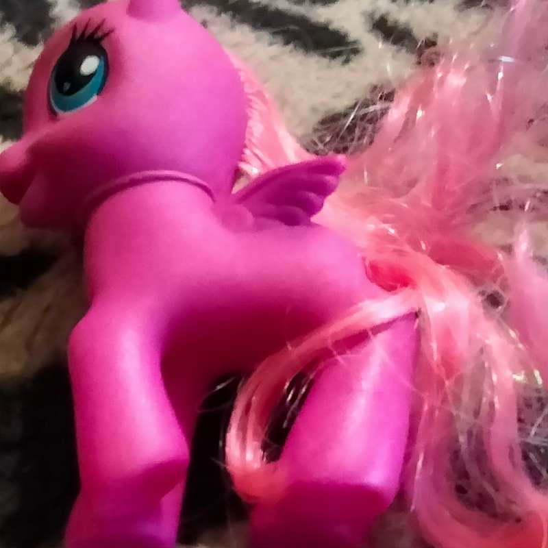 Little Ponys 6 different size colour hair-1 McDonald's 2021 Look at my Buy Now - No Waiting