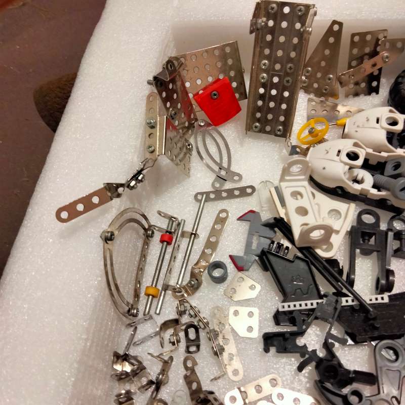 Meccano Mixed odds parts metal+ plastic parts Used+plastic storage tub-brochureREAD+seePic added car