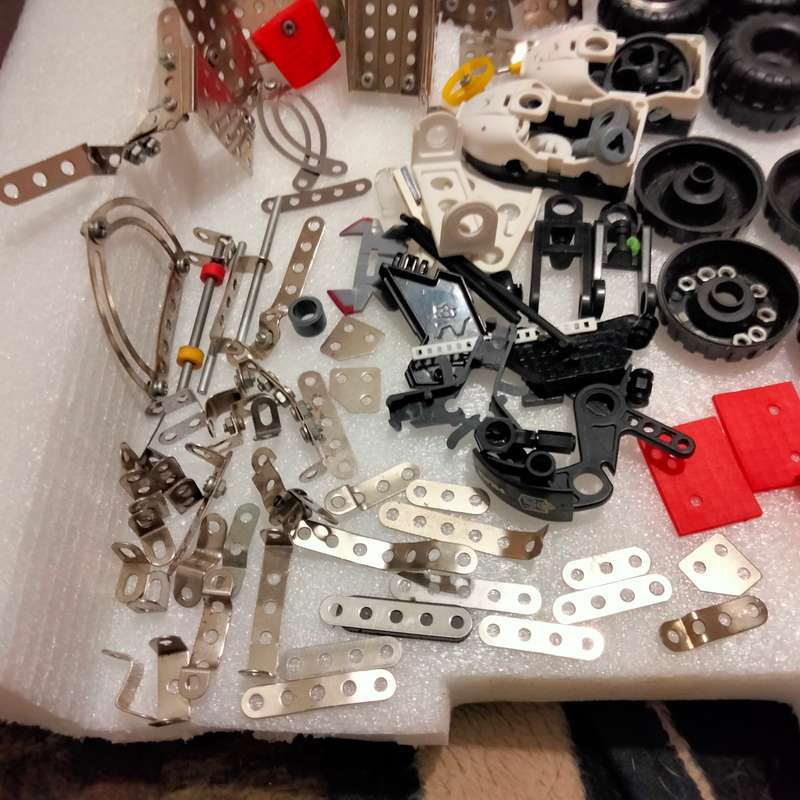 Meccano Mixed odds parts metal+ plastic parts Used+plastic storage tub-brochureREAD+seePic added car