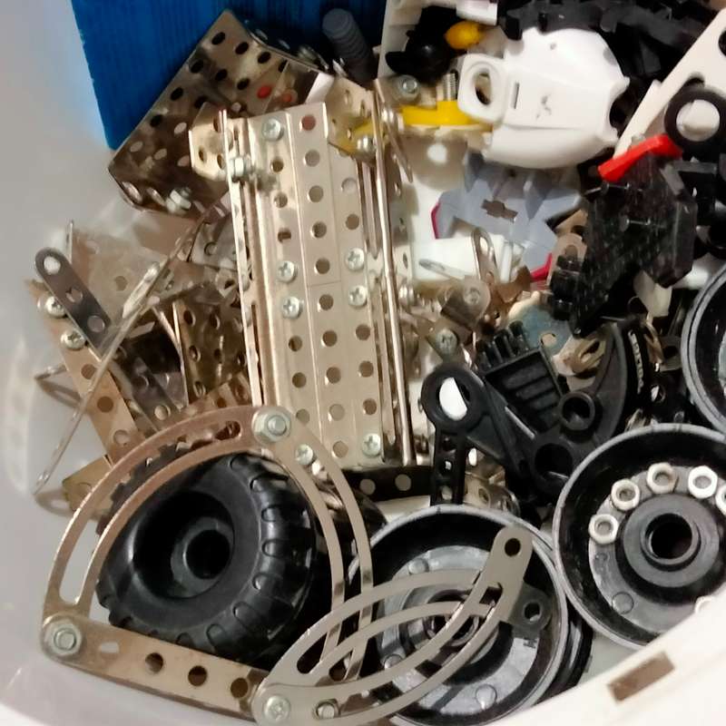 Meccano Mixed odds parts metal+ plastic parts Used+plastic storage tub-brochureREAD+seePic added car