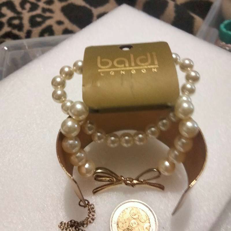 3 Bracelet 2 BALDI LONDON original label stretch Faux Pearl + Bangle Cuff yellow metal small chain