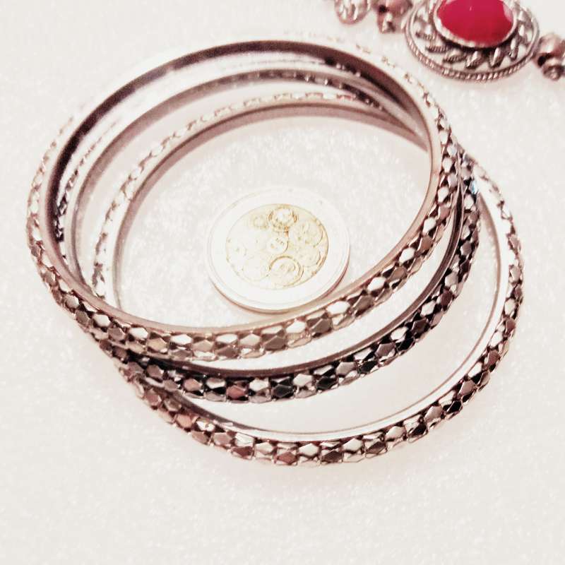 4 -3 Bangles solid snake pattern silver tone metal+ Bracelet round links cut faceted red synthetic s