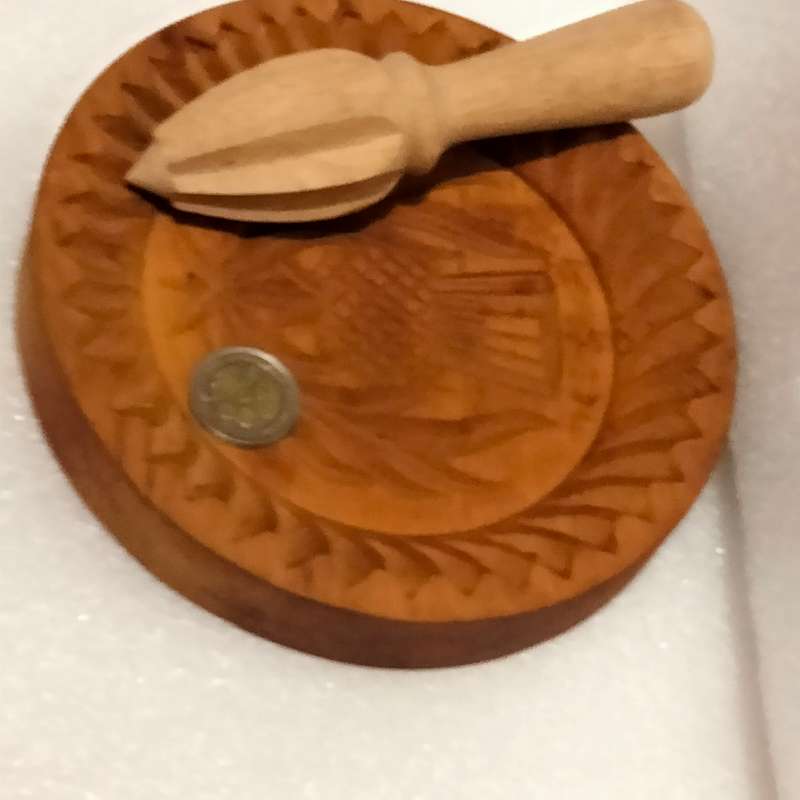 Shortbread thistle mould J&I Crichton Scotland+Citrus squeezer