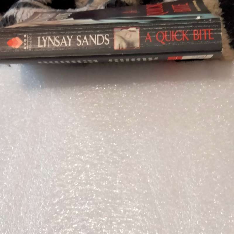 Lindsey Sands A Quick Bite - PB 2005 Book soft cover Pre-owned