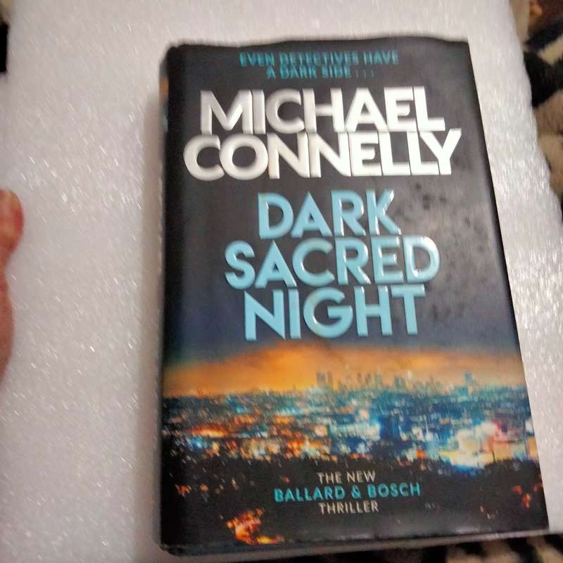 Michael Connelly Dark Sacred night 2018 author print signed signature pre-owned -soft cover-