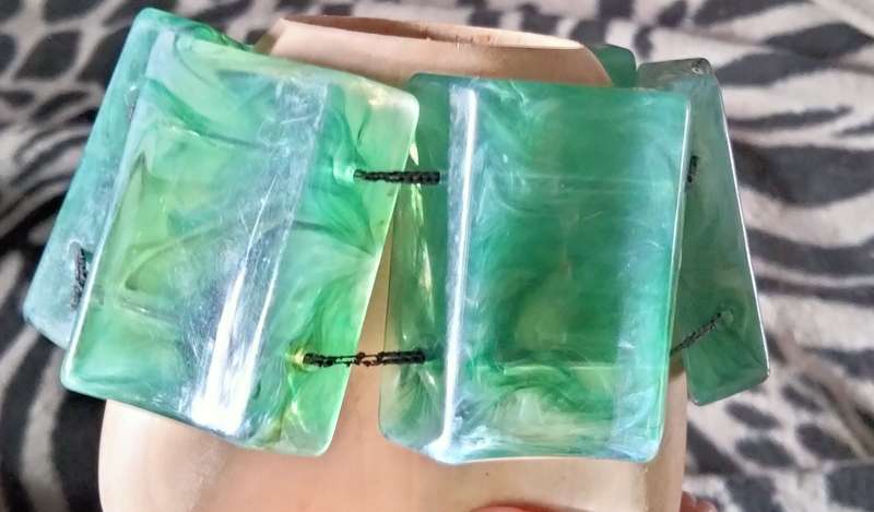 Absolutely STUNNING Bangle swirl marble Jade green Lucite 6 large squares stretch black elastic