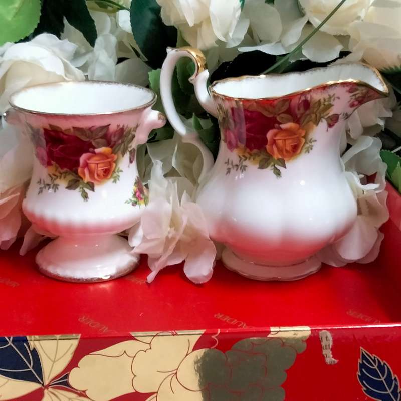 Royal Albert Old Country Roses Posy Vase + Milk Jug LOOK AT MY BUY NOW LISTINGS - NO WAITING