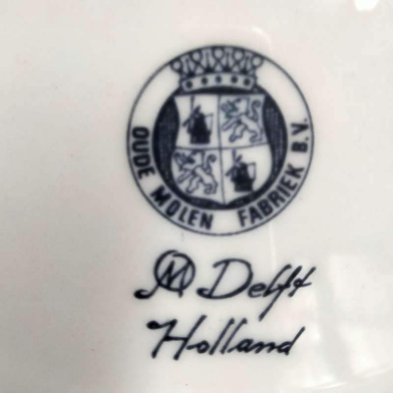 De Barbier-Delft Wall plate 26 cm+Octopus  Oude Molen Fabriek B.V. M Holland