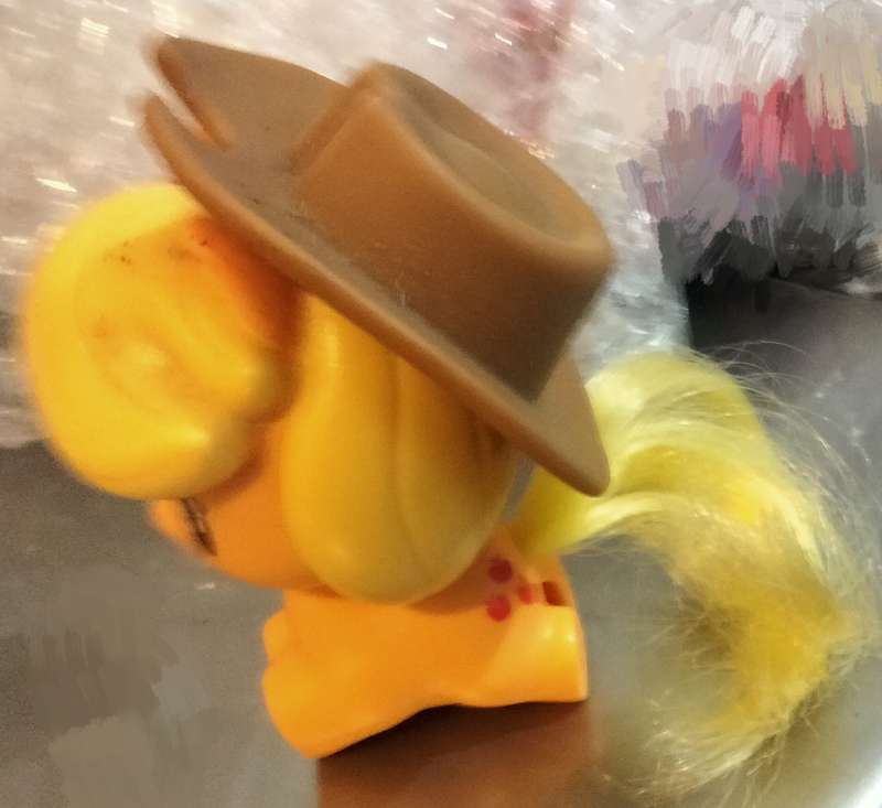 McDonald's 2018 Hasbro yellow My little Pony Applejack Cuttie Mark Crew happy meal
