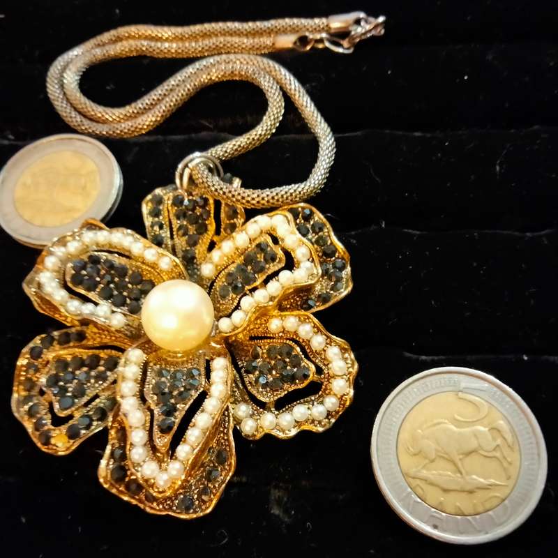 Necklace pendant  Large flower+black small Rhinestones + faux pearls added spring rings +snake chain