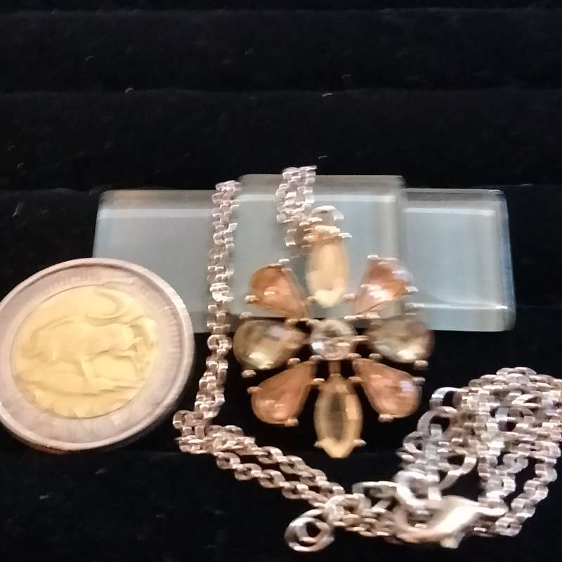 Necklace Crystals Flour synthetic Petals colourful palette - setting gold tone