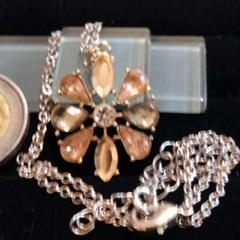 Necklace Crystals Flour synthetic Petals colourful palette - setting gold tone