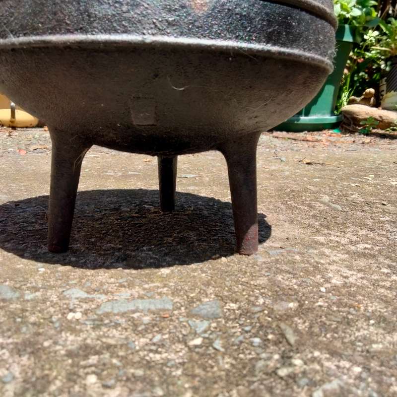Cast iron black Pot 3 Leg - size JMI 1 -Falkirk - made in South Africa