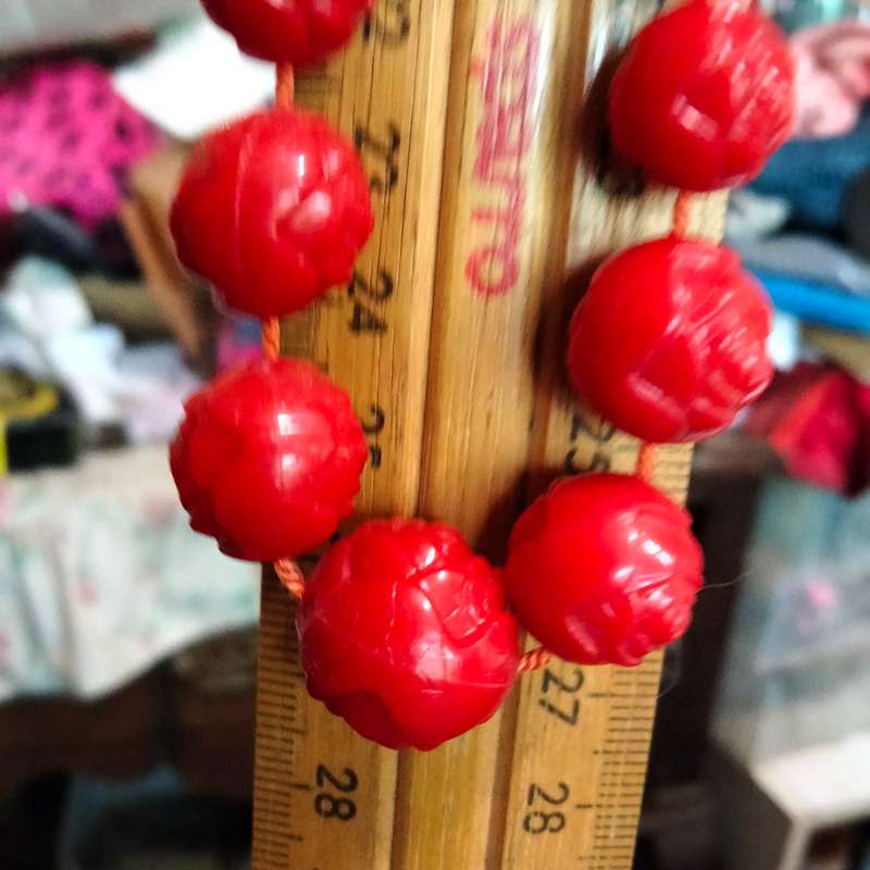 Necklace Vintage LUCITE Red Rose on each side of bead barrel clasp