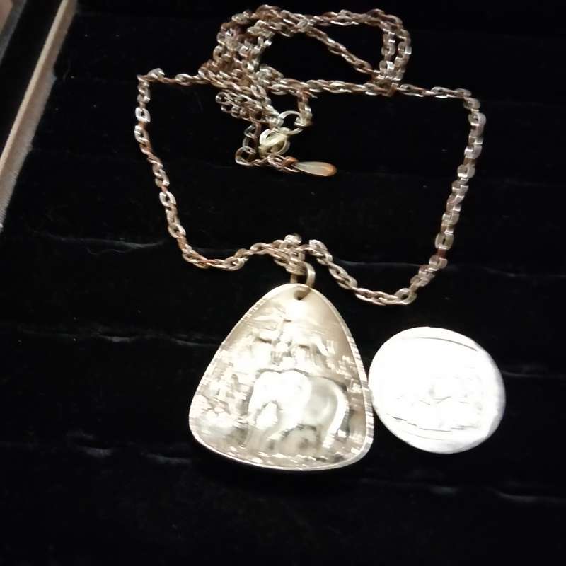 Necklace - Pendant metal Elephant+Giraffe Silver tone+chain-TALLYWELL