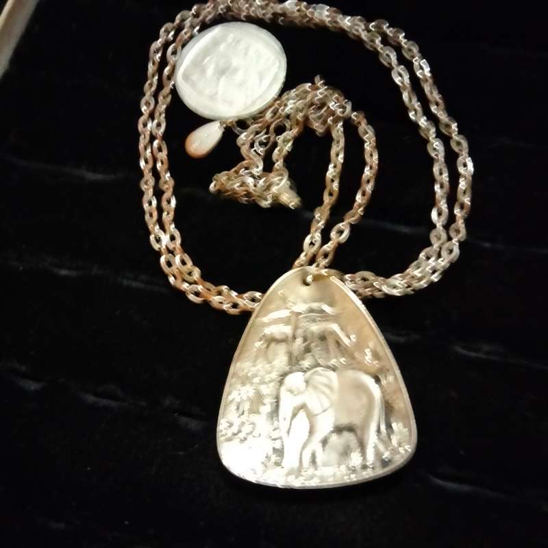 Necklace - Pendant metal Elephant+Giraffe Silver tone+chain-TALLYWELL