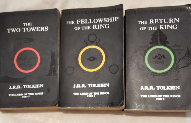 J.R.R. TOLKIEN Lord of Rings 3 books -Pre owned- Soft cover PB 1999-1+2+3 - All for one bid