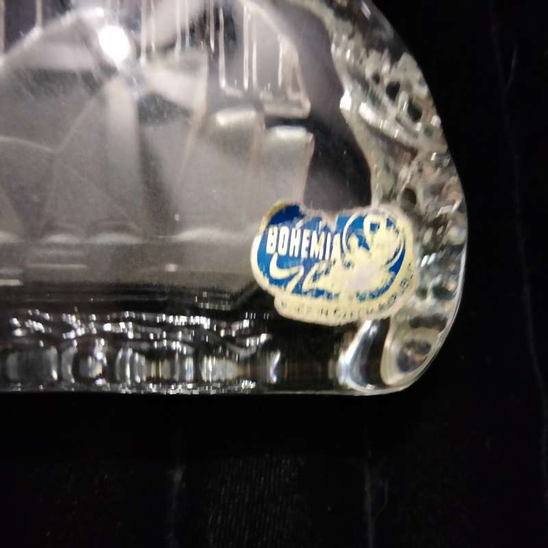 Paperweight Bohemian Crystal Glass Sydney Opera House+ Bridge Etched - Original label- Chips l