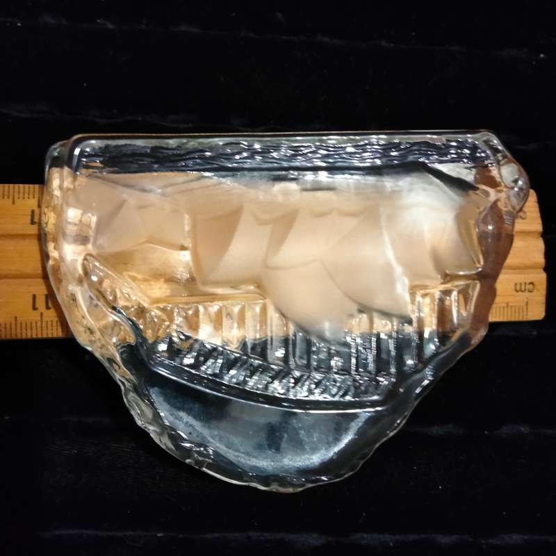 Paperweight Bohemian Crystal Glass Sydney Opera House+ Bridge Etched - Original label- Chips l