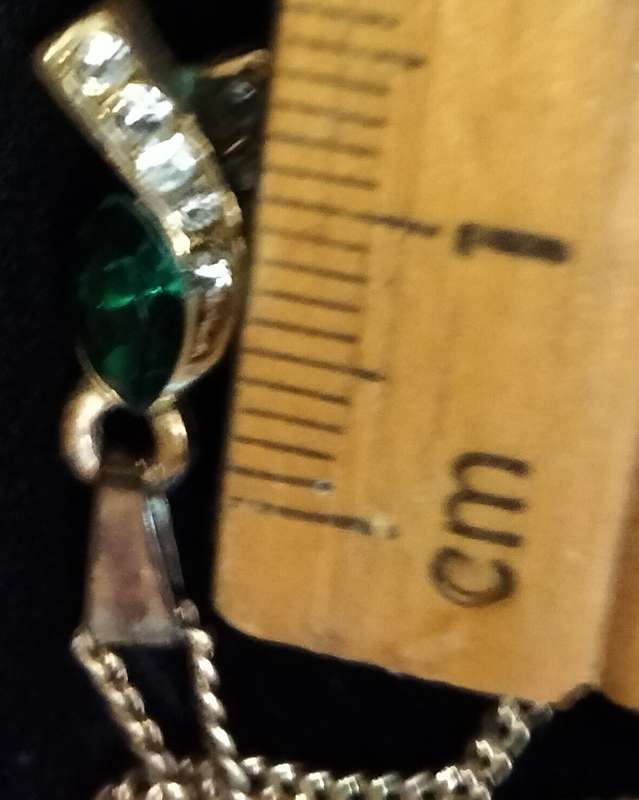 Necklace -SHOOTING STAR Simulated emerald+ crystals Pendant gold tone Delicate chain lobster clasp