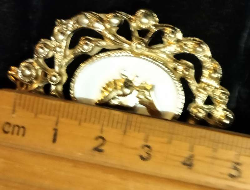 Necklace - Cameo Pendant gold tone on white metal embossed gold tone Lobster clasp metal chain