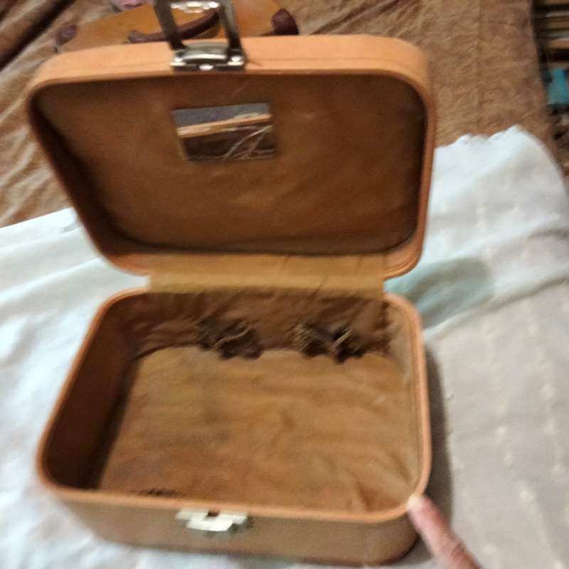 VANITY CASE Vintage - Interior needs TLC small mirror cracked