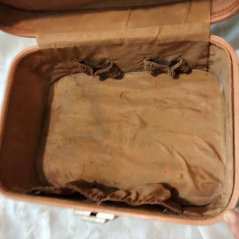 VANITY CASE Vintage - Interior needs TLC small mirror cracked