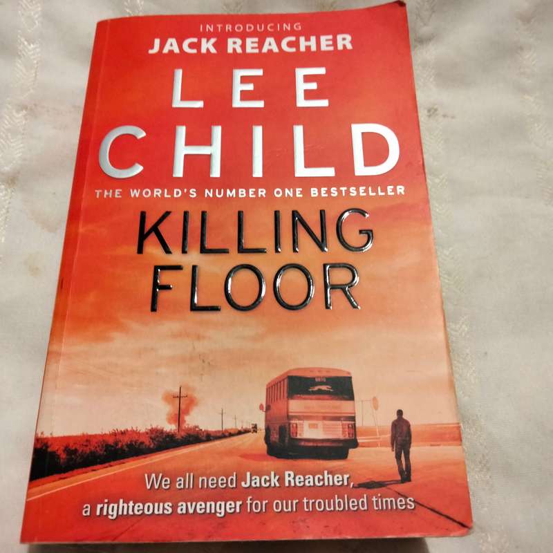 LEE CHILD- Killing Floor re issued 2010 -series Jack Reacher+Never go back 2013 softcover Pre-owned
